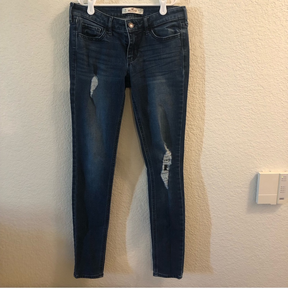 Hollister Dark Wash Distressed Skinny Jean 25 x 31